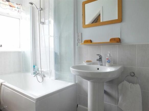 FAMILY BATHROOM