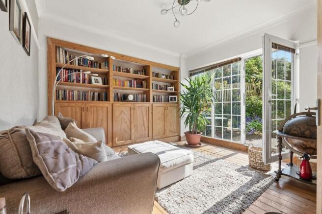 5 bed Semi-Detached for sale Image 12