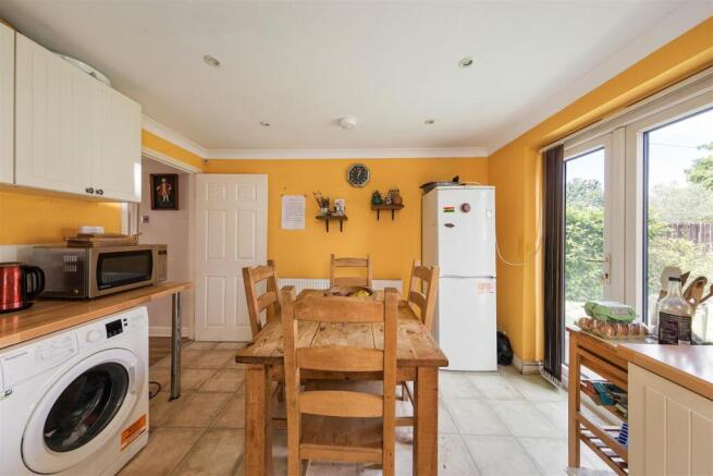 Westward Road, E4