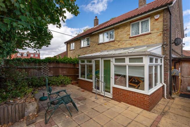 house-antrobus-close-cheam-sutton-105.jpg