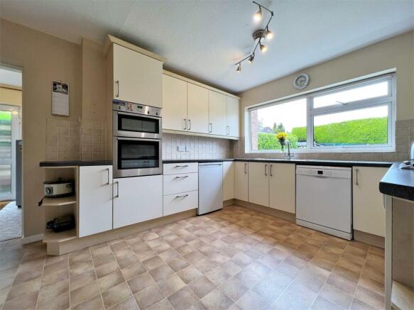 kitchen.....jpg