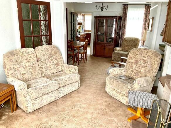 Lounge pic3.jpg