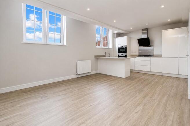 2 bed Apartment to rent Image 5