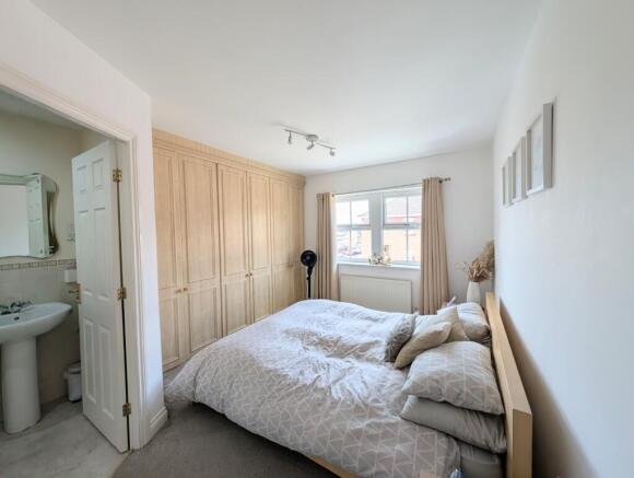 2 bed Flat for sale Image 6