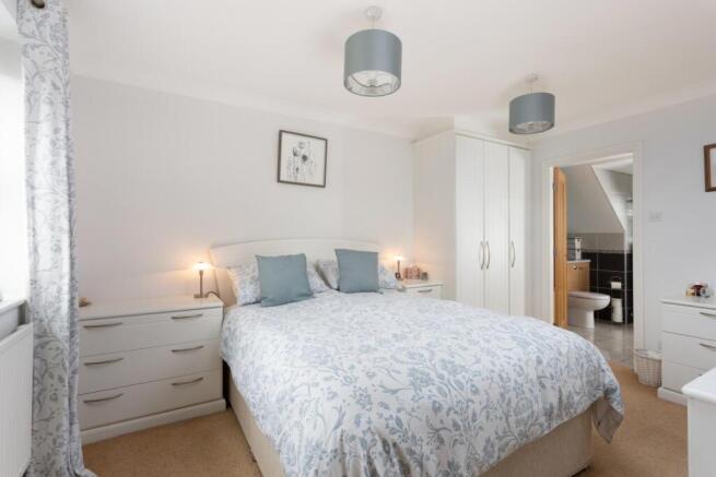 4 bed Detached for sale Image 11