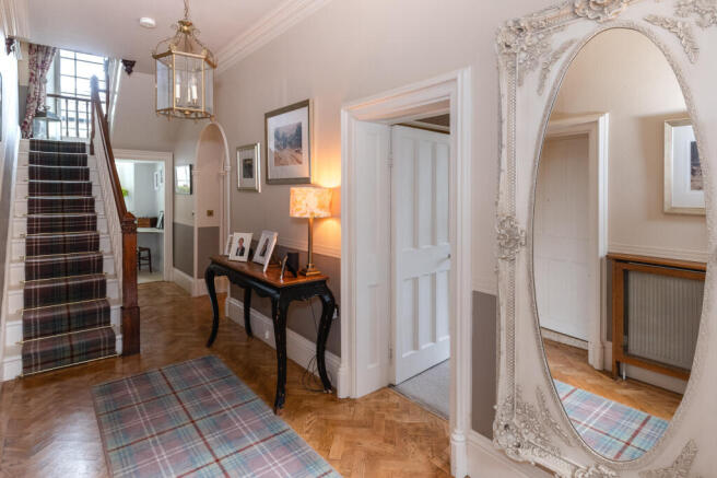 5 bed Detached for sale Image 9