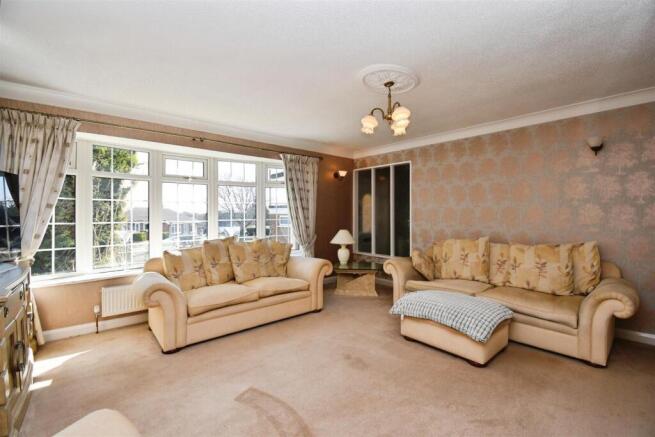 5 bed Detached Bungalow for sale Image 7