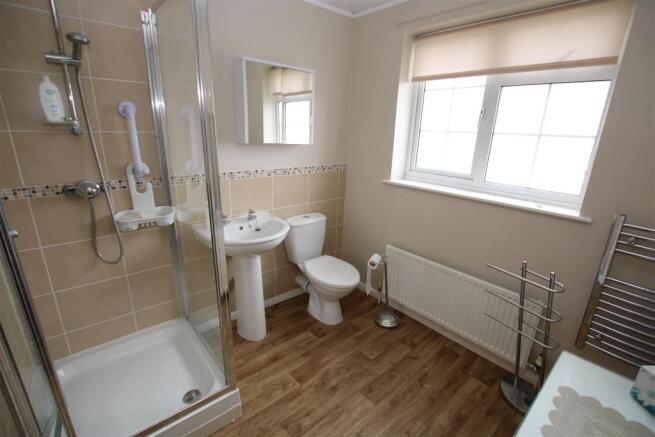 UPSTAIRS SHOWER ROOM