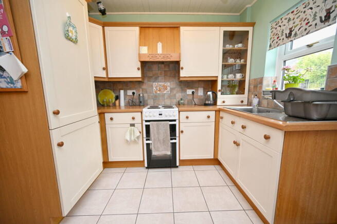 3 bed Semi-Detached for sale Image 6