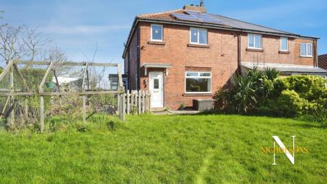 An extended three bed on a great plot on Main Street, Ulley