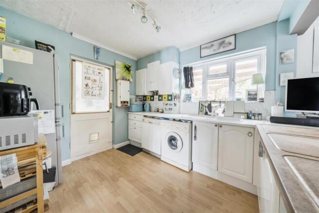 45, Nine Elms Avenue, Uxbridge, UB8 photo 4