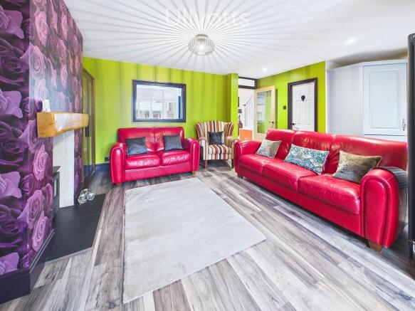 4 bed Semi-Detached for sale Image 5