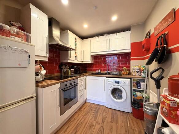 2 bed Apartment for sale Image 4