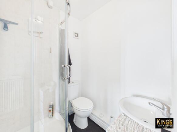 4 bed Detached for sale Image 8