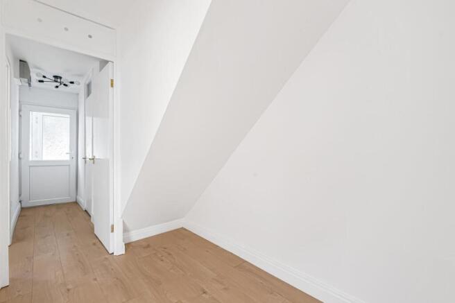 148 The Medway - Hallway.jpg