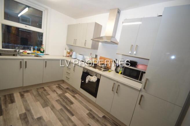 6 bed Terraced to rent Image 10