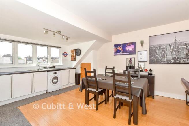 Lounge/Kitchen