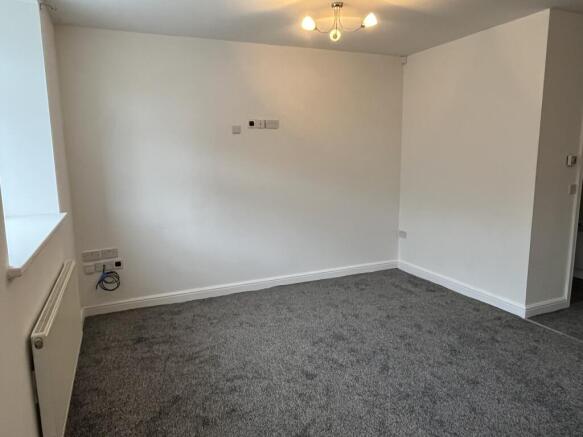 3 bed Apartment to rent Image 10