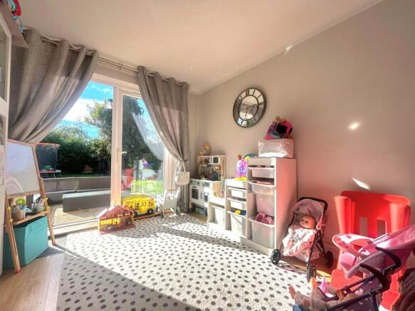 Winchgrove Road, Bracknell, Berkshire photo 4