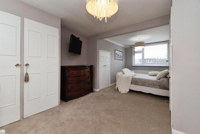 3 bed Semi-Detached Bungalow for sale Image 11