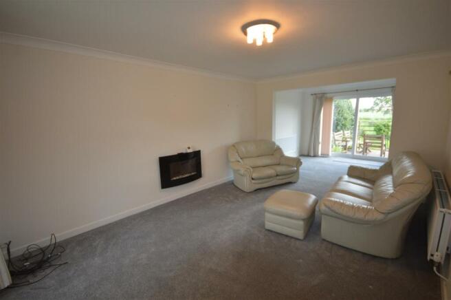 Lounge Dining Room 2.JPG