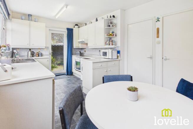 4 bed Detached for sale Image 9