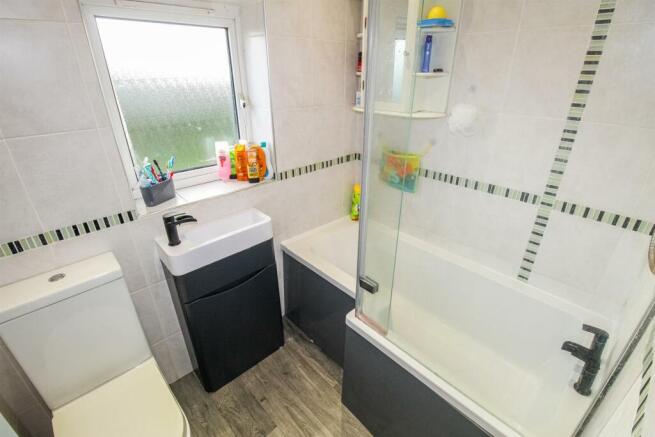 BATHROOM/W.C.