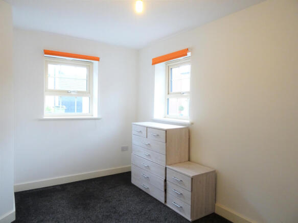 2 bed Town House to rent Image 11