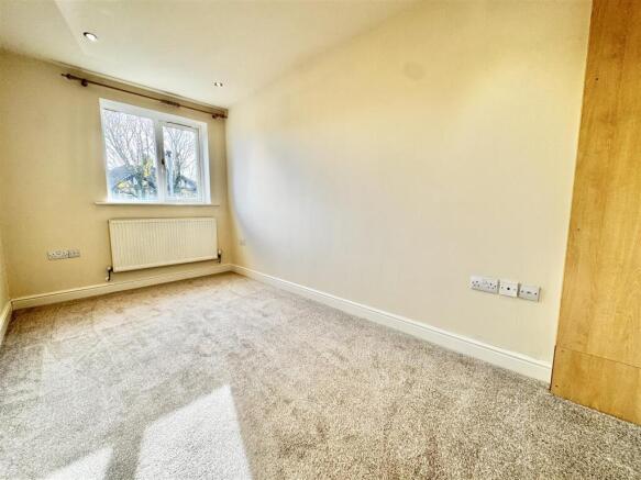 4 bed Semi-Detached for sale Image 7