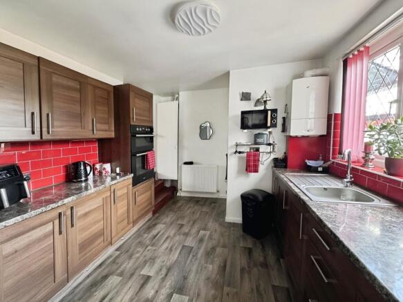 5 bed Detached for sale Image 5