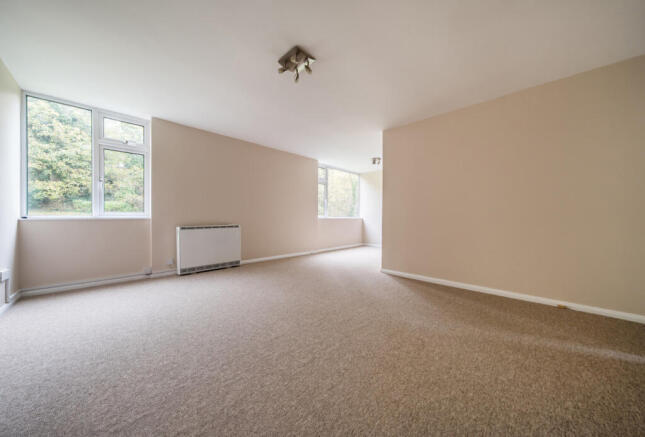 1376299-12-690b3d...