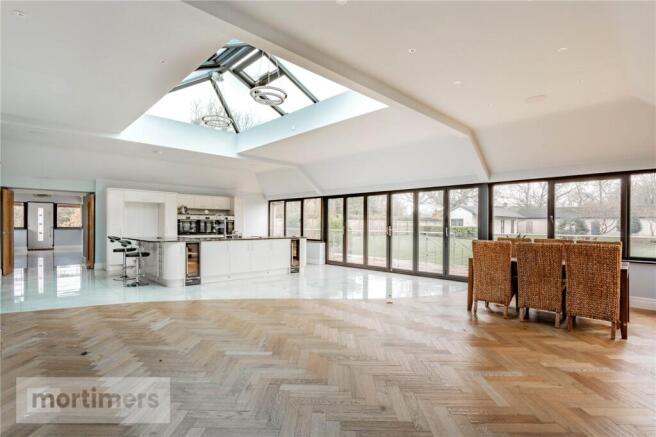 Kitchen/Dining Area
