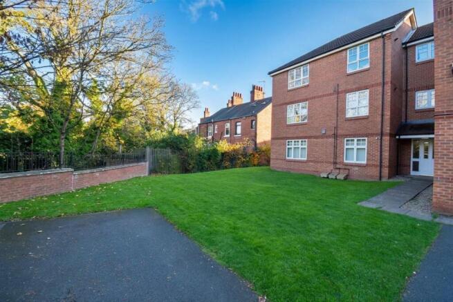 2 bed Flat to rent in wakefield