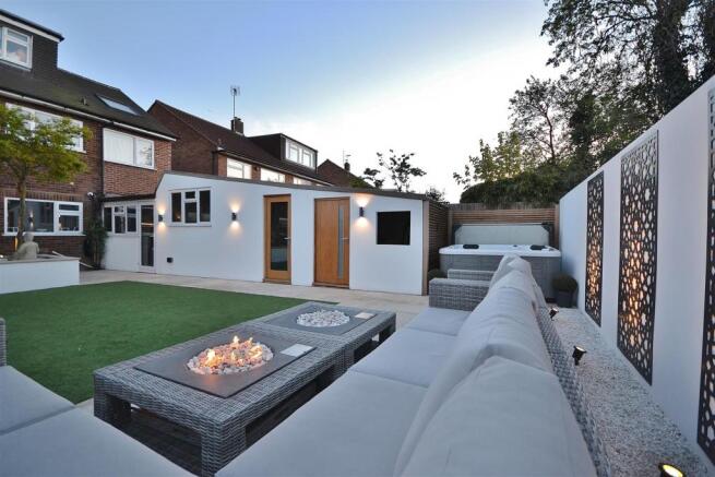 Stunning Low-Maintenance Rear Garden