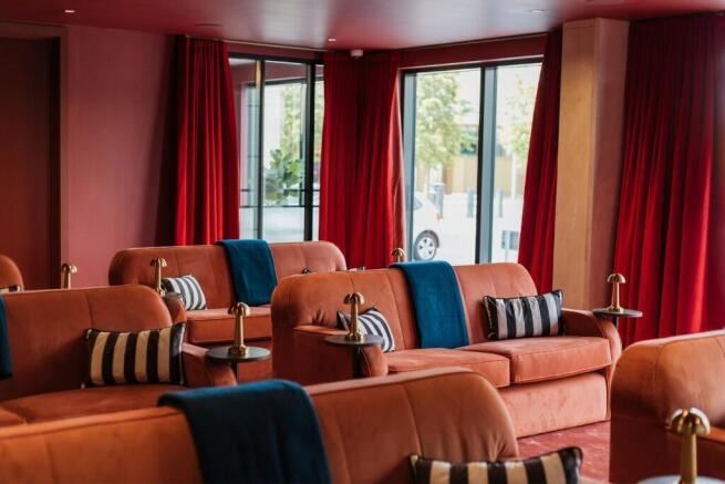 3 bed Apartment to rent Image 12