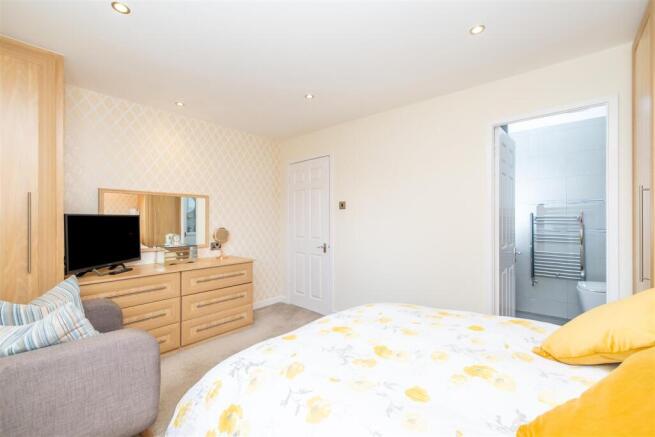 4 bed Detached for sale Image 12