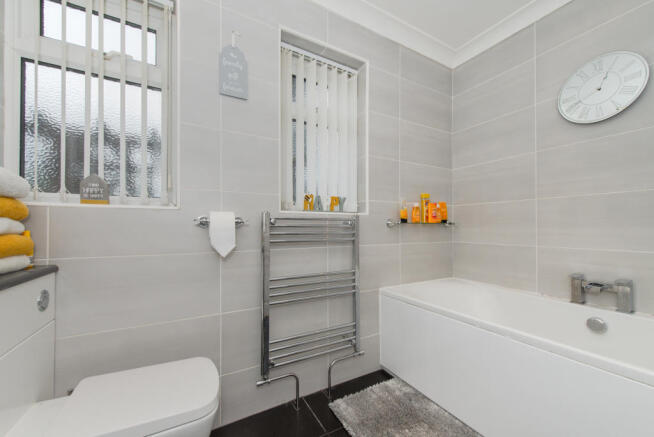 Bathroom 1b