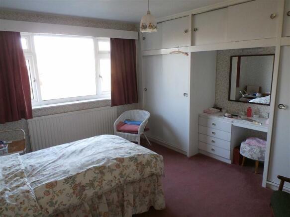 BEDROOM 1 (FRONT)