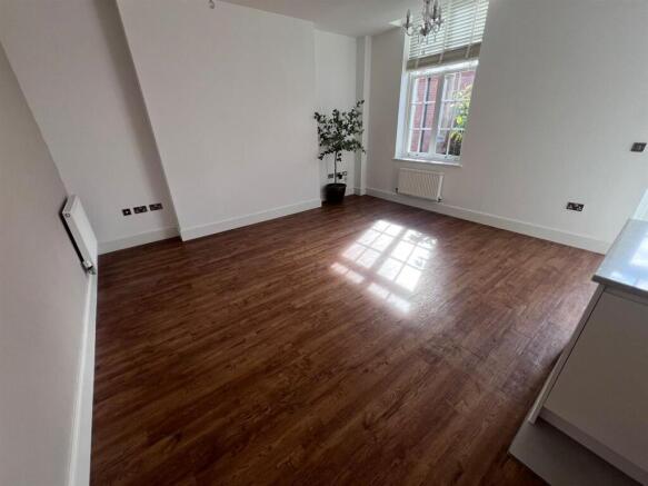 1 bed Apartment to rent Image 9