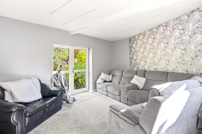 5 bed Semi-Detached for sale Image 8