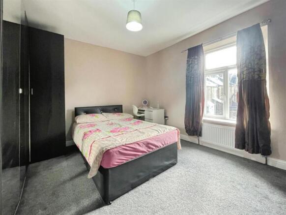5 bed Terraced for sale Image 11
