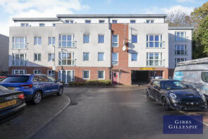 30, Royal Court, Queen Marys Avenue, Watford WD18 7JN