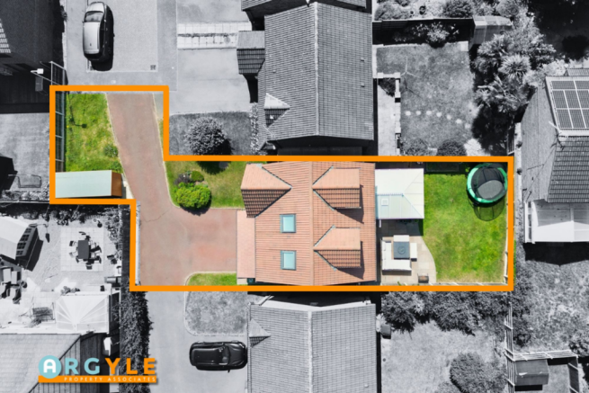Plot with Shed Space & Garden