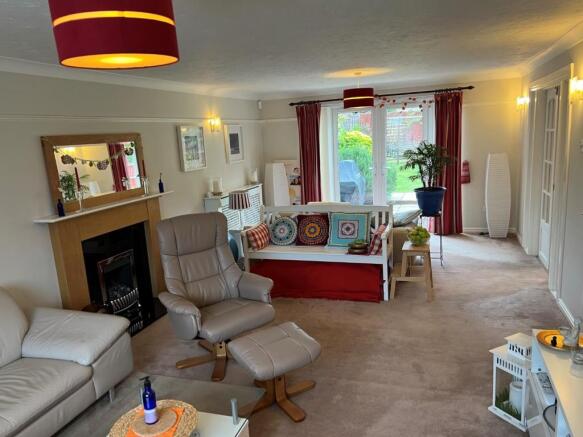 Crowborough Lane Lounge2.JPG