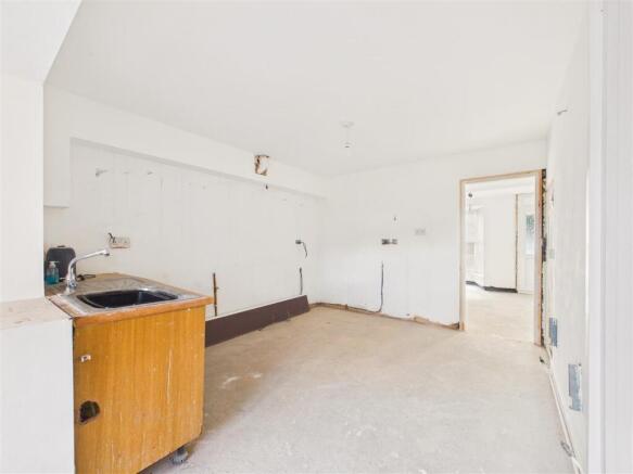 2 bed Terraced for sale Image 5