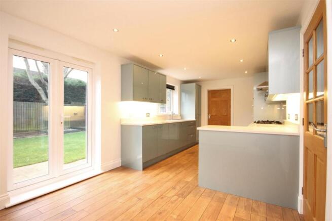 KITCHEN/DINING ROOM