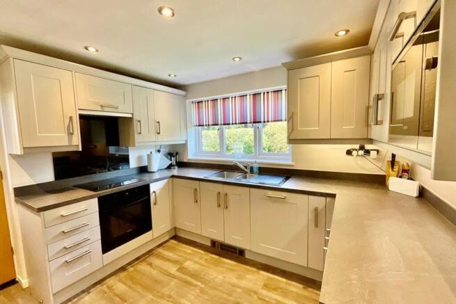 4 bed Detached for sale Image 7