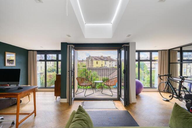 6A7HSA - Bedroom S.jpg