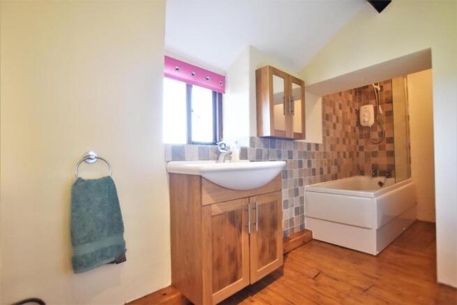bathroom 1.JPG