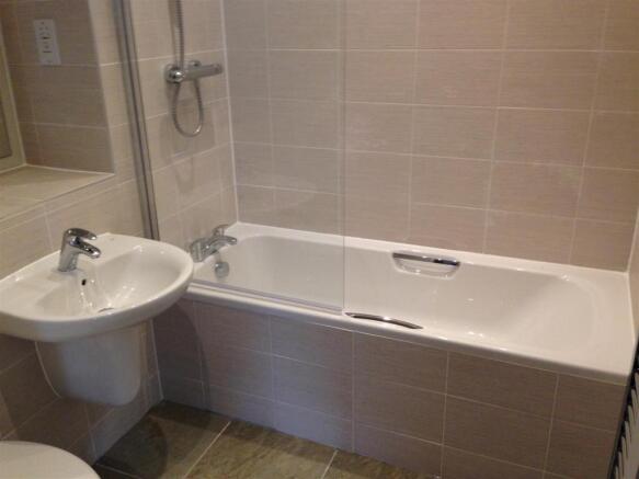 17 Avro Bathroom.jpg